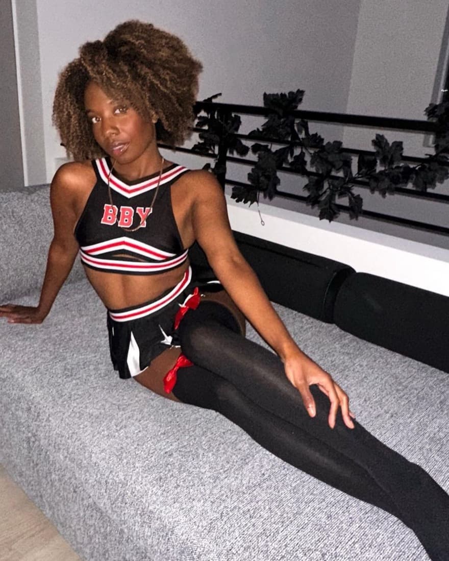 Cheerleader Halloween Costume - Image 4