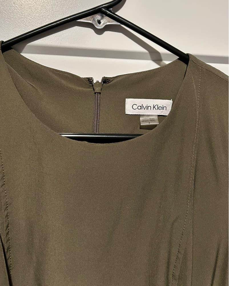Chic Olive Green Midi Dress - Image 4
