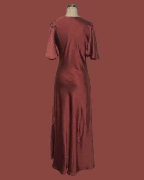 Luxurious Burgundy Midi Dress - Image 2