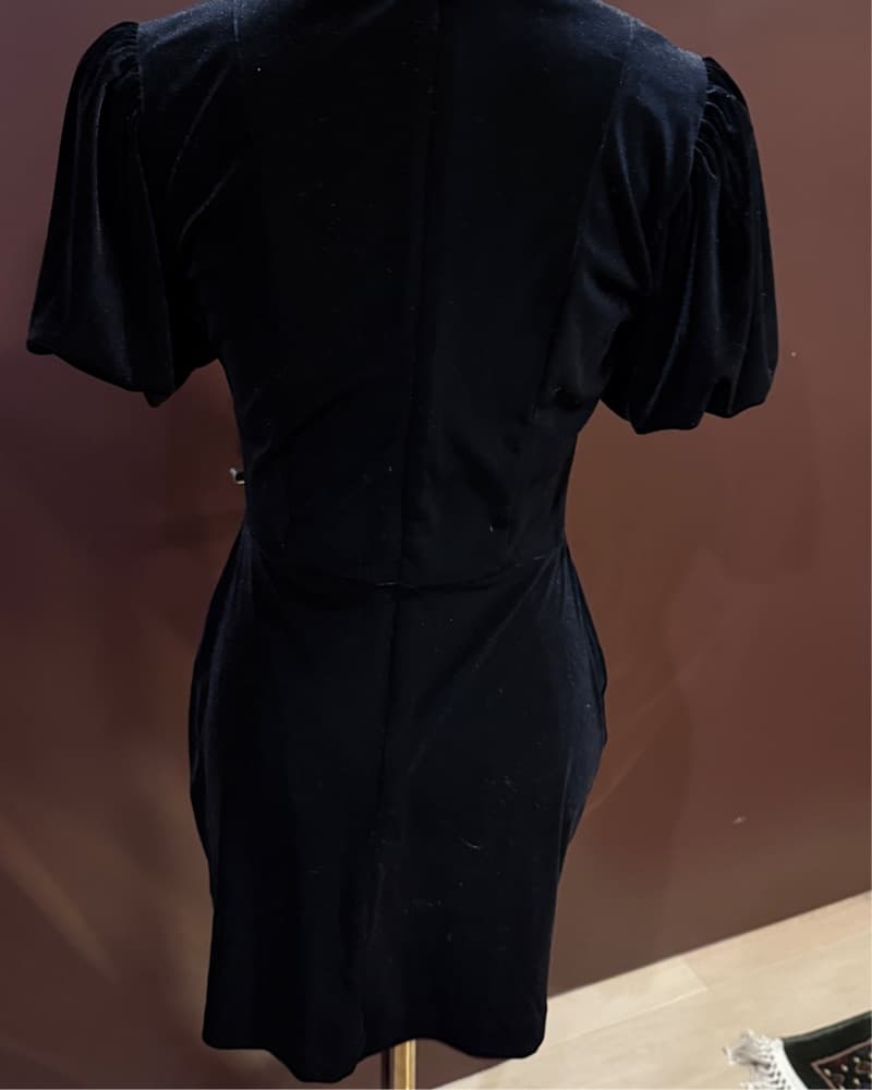 Avec Les Filles Diamond Bow Velvet Dress - Image 6