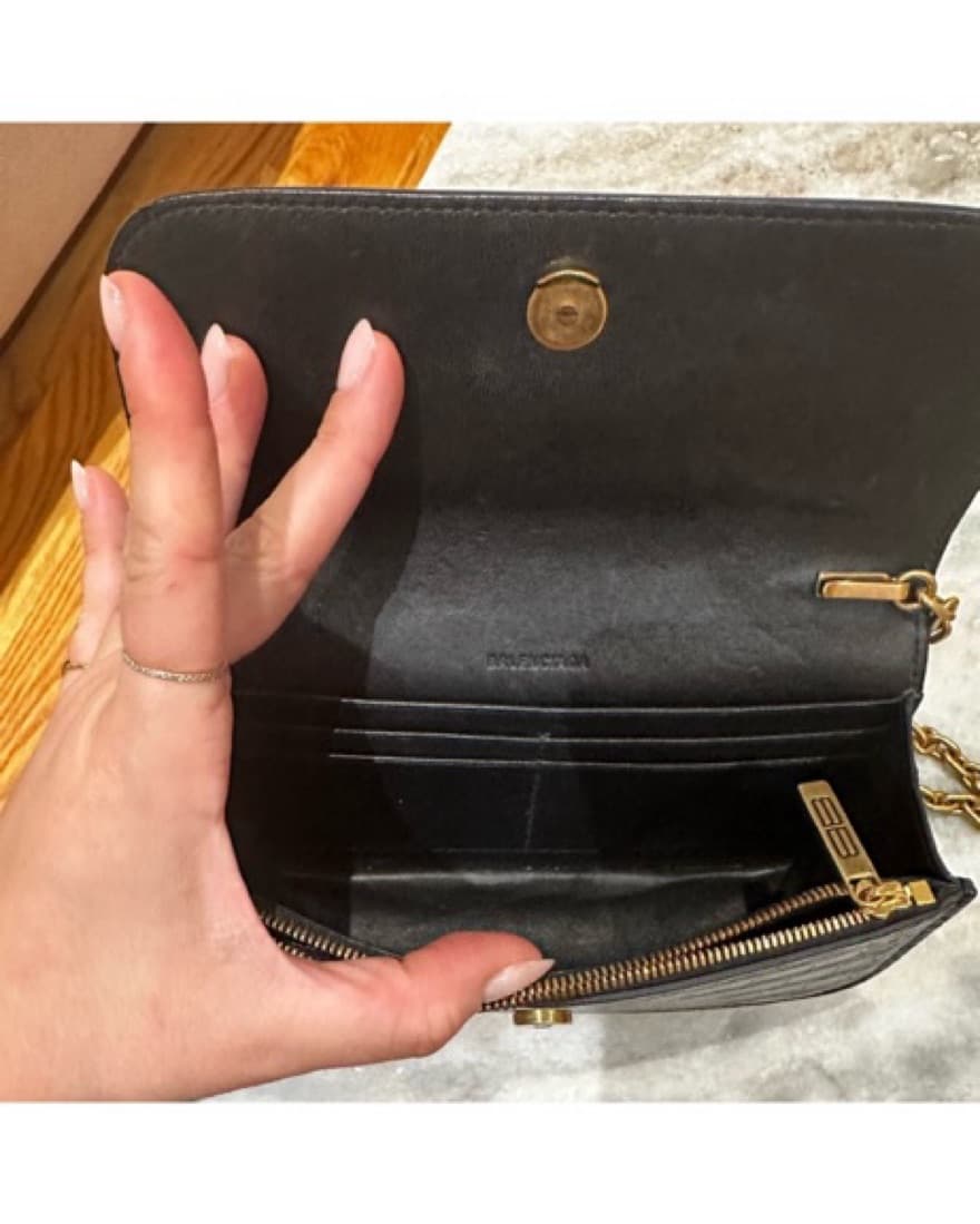 Balenciaga gossip wallet on chain - Image 6