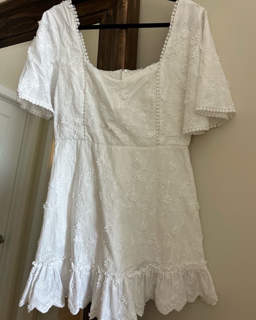 Elegant Floral Lace Mini Dress - Image 3