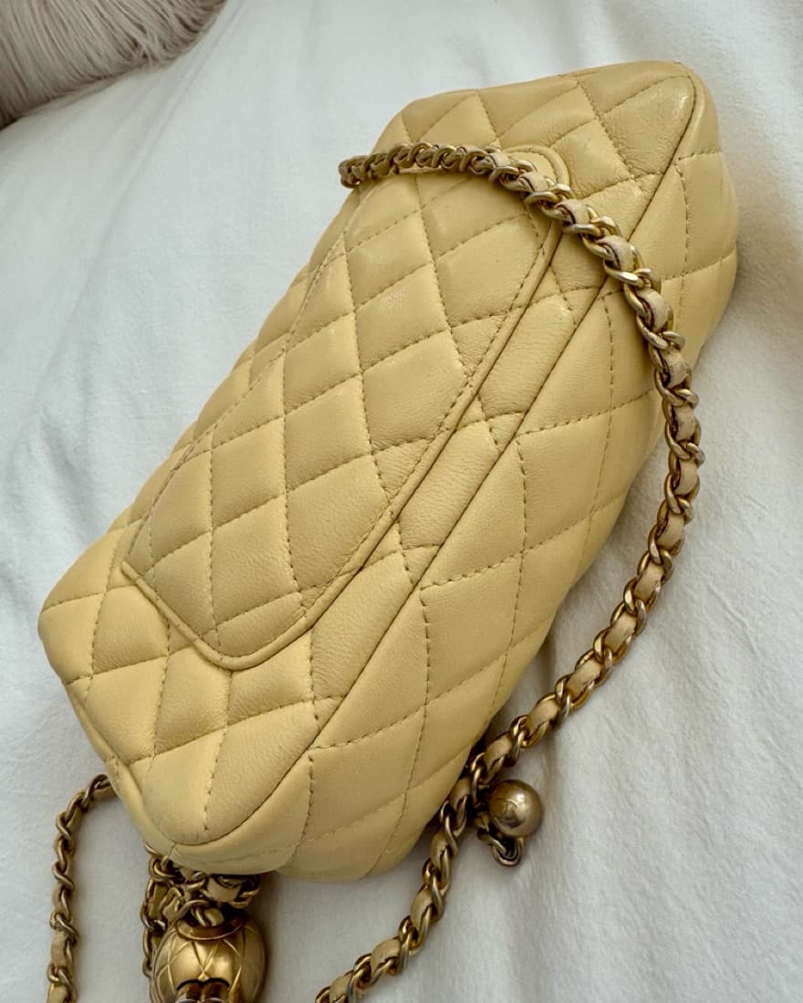 Chic Chanel Mini Leather Shoulder Bag - Image 3