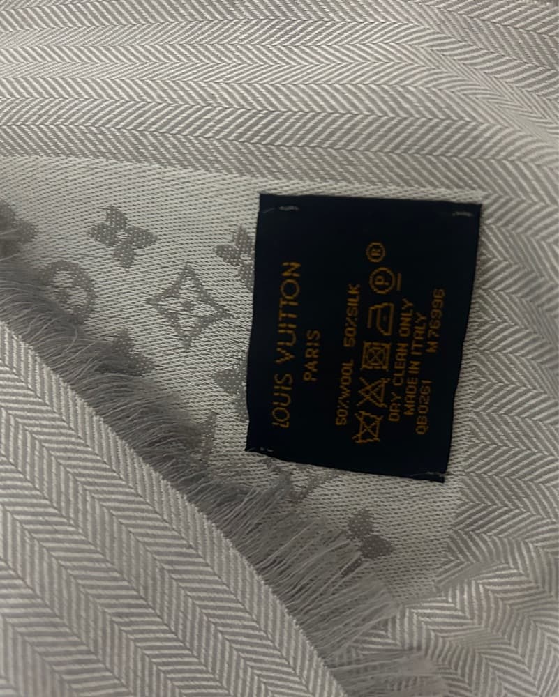 Louis vuitton Monogram Classic Shawl  - Image 5