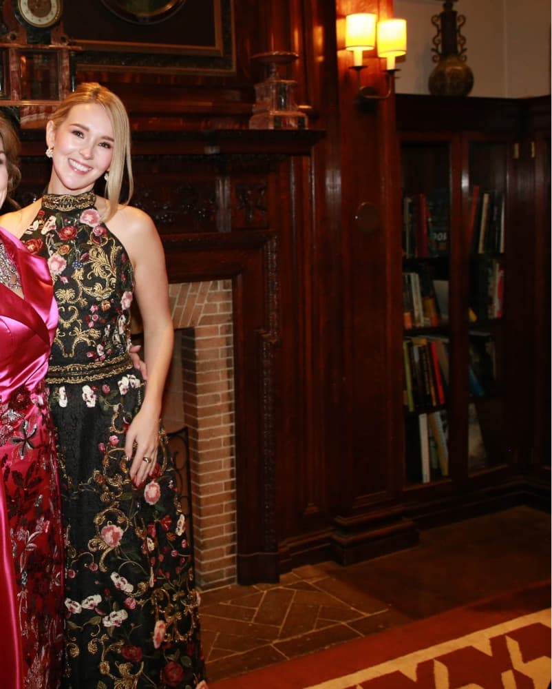 Elegant Floral Embroidered Maxi Dress - Image 4