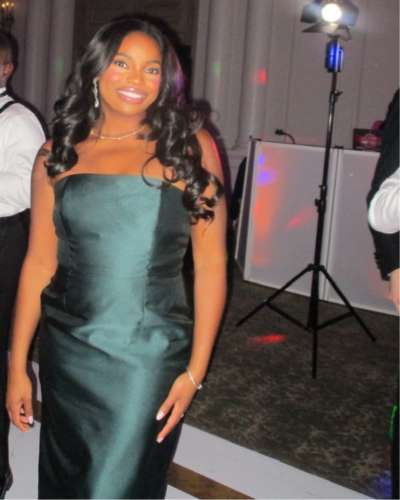 Elegant Emerald Green Formal Gown - Image 1
