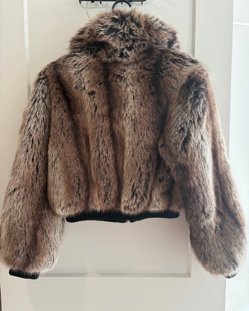 Luxurious Faux Fur Cropped Jacket - Image 2