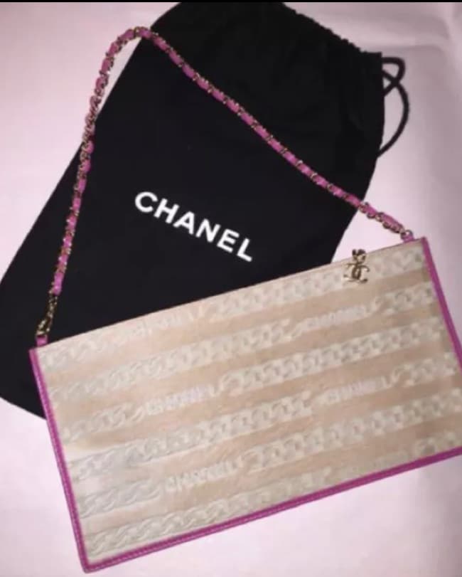 CHANEL carved ponyhide WRISTLET - Image 1