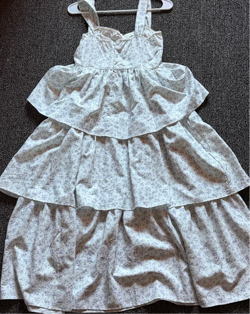 White floral three-tiered maxi dress - Image 2