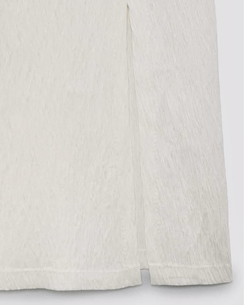 White Tectured Crop Top And Skirt Set - Image 4
