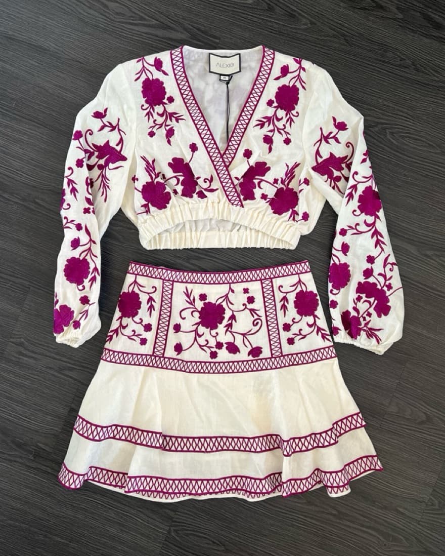 Alexis Linen Embroidered Set - Image 3
