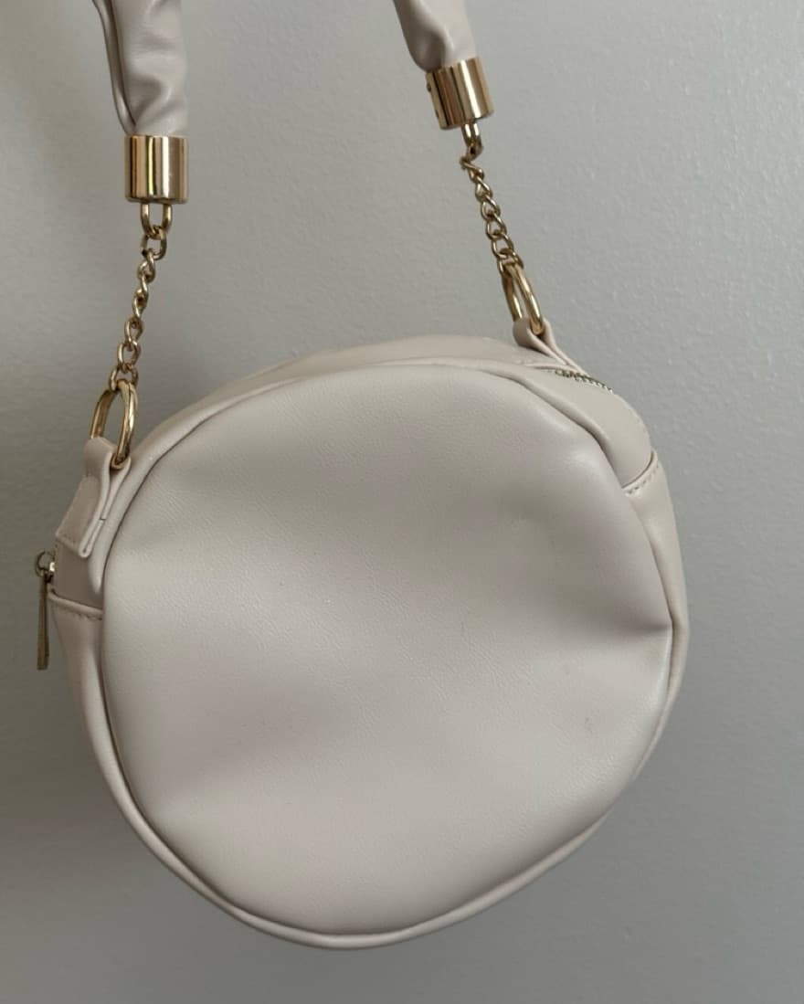 Cream Round Purse - Image 4