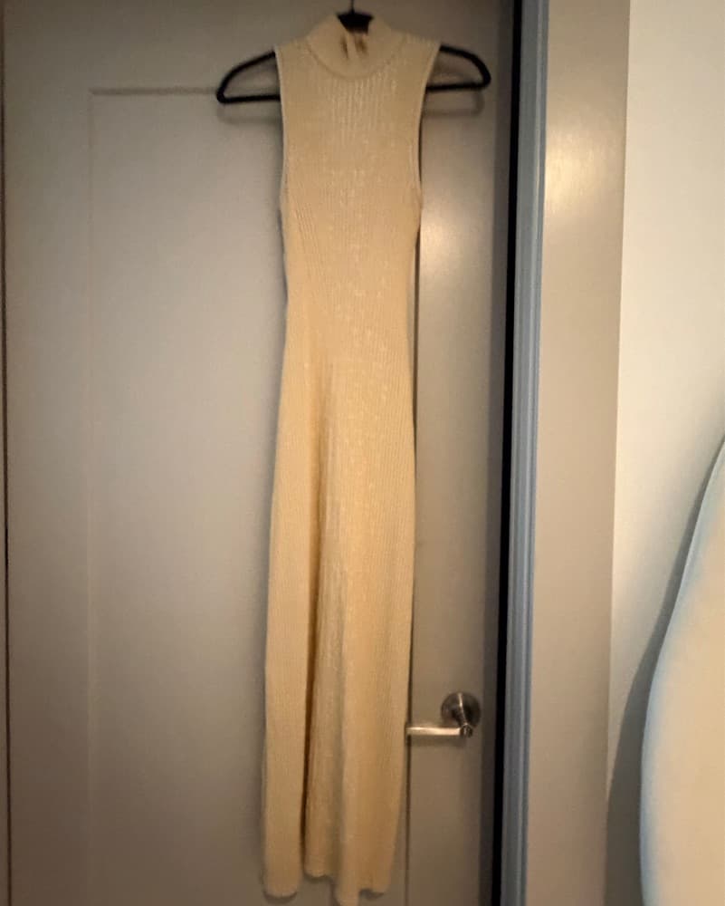 Elegant Ribbed Knit Maxi Dress - Image 4