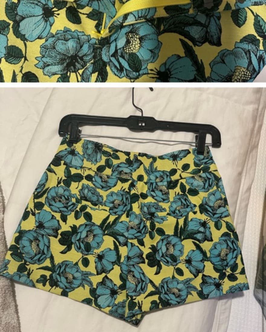 Alice And Olivia Floral Shorts - Image 3