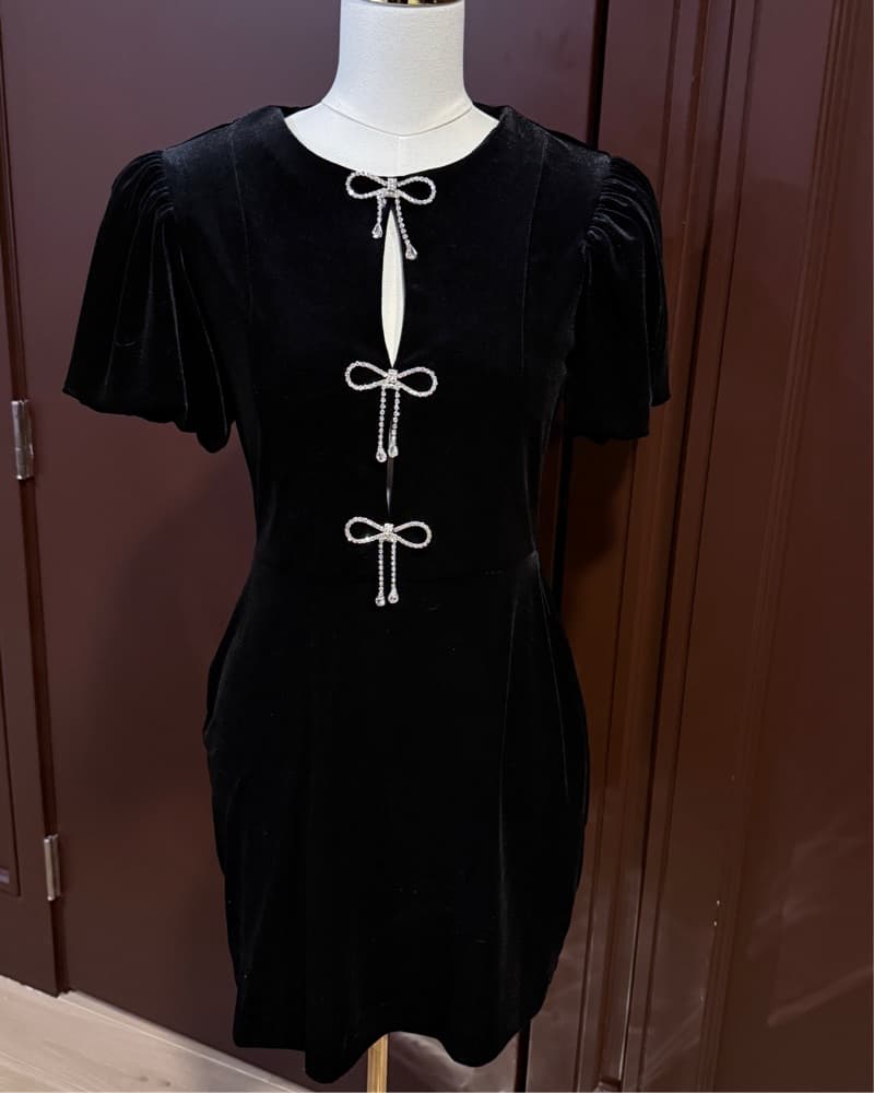 Avec Les Filles Diamond Bow Velvet Dress - Image 1