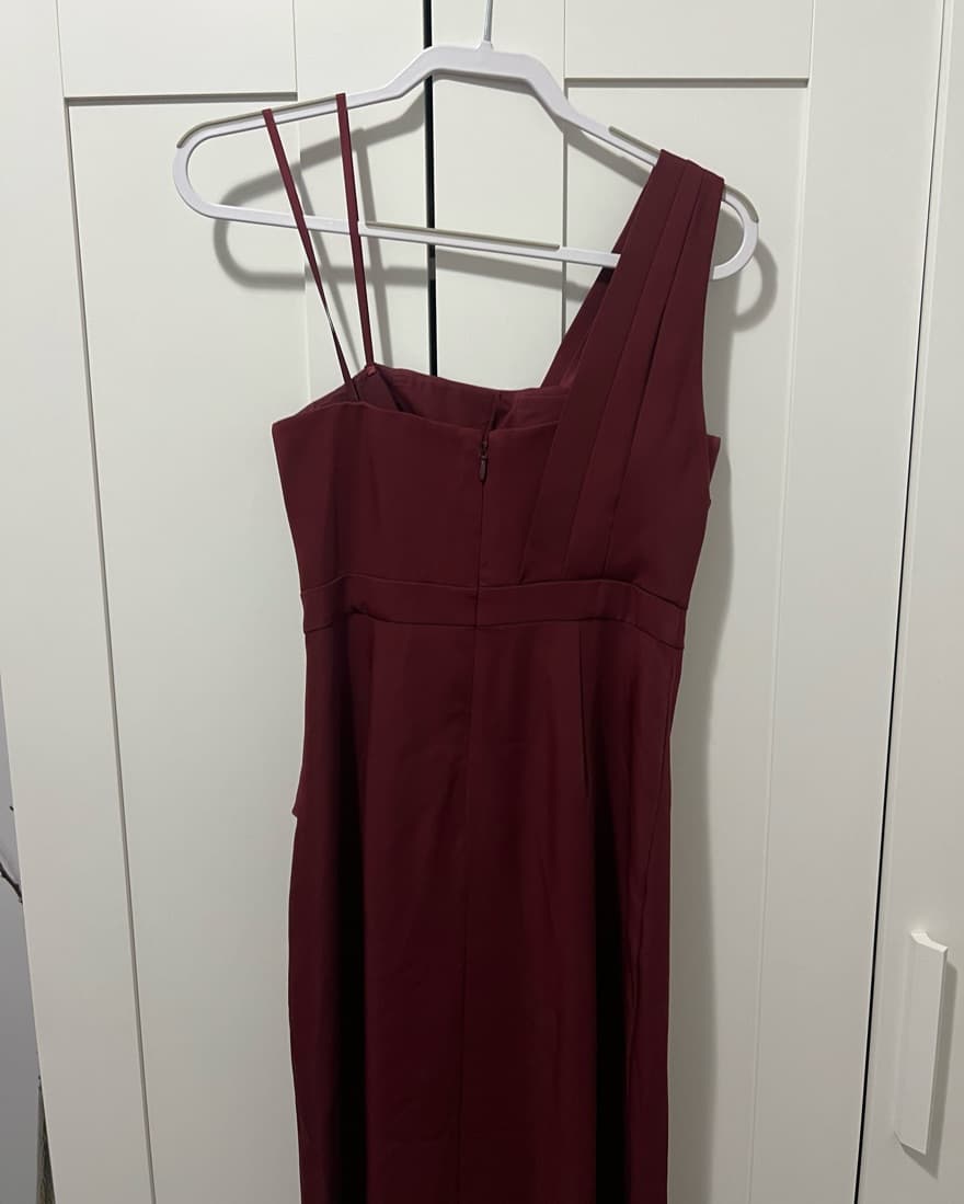 BCBG Maxazria Maroon One Shoulder Dress - Image 3