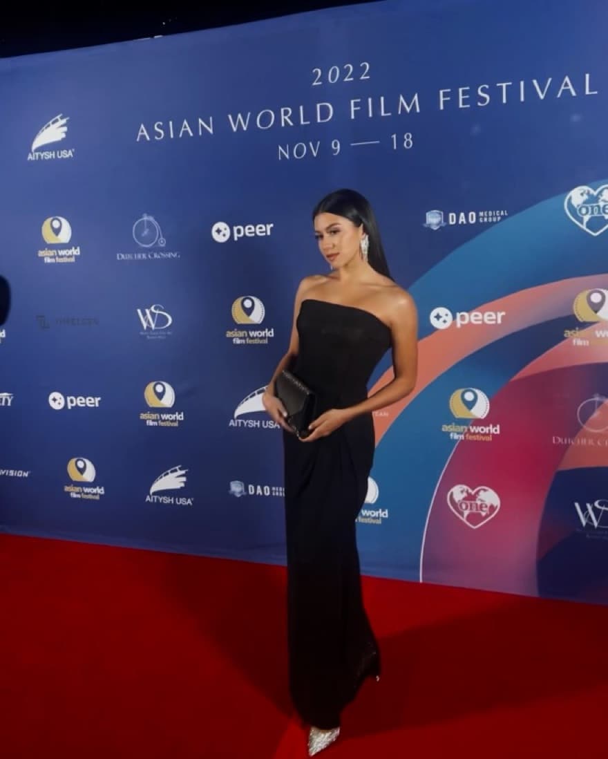 Elegant Black Strapless Gown - Image 2
