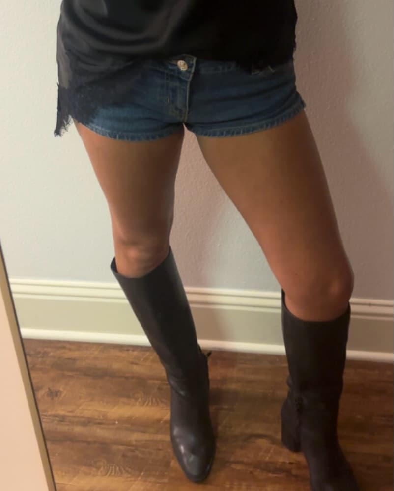 Edikted Micro Denim Shorts - Image 3