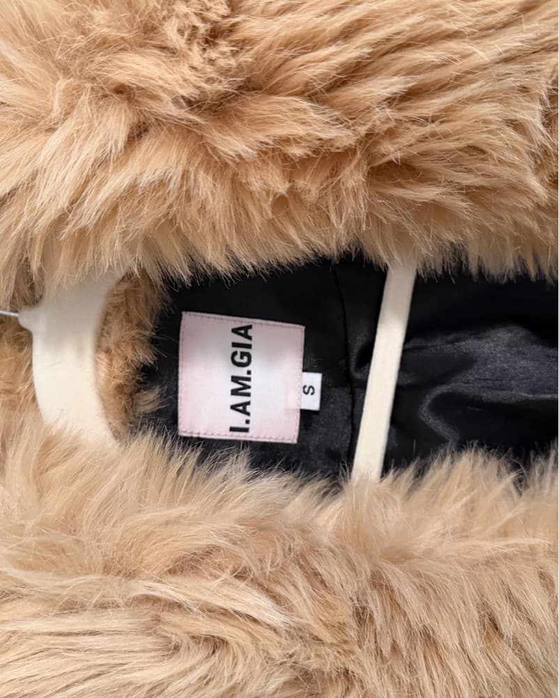 Luxurious Faux Fur Jacket - Image 2