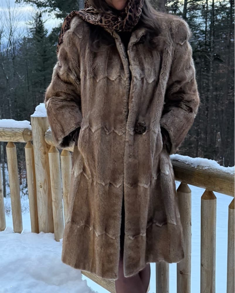 Vintage Long Mink Fur Coat  - Image 1