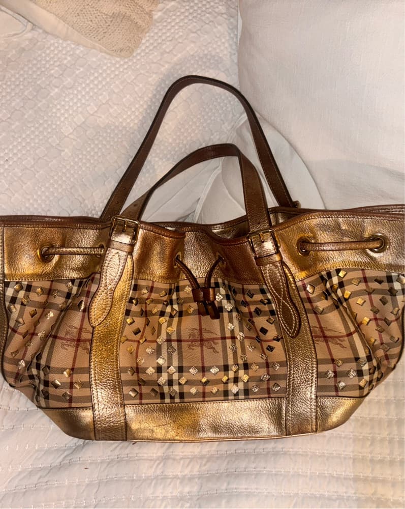 1500$ Gold Leather Burberry Purse  - Image 1