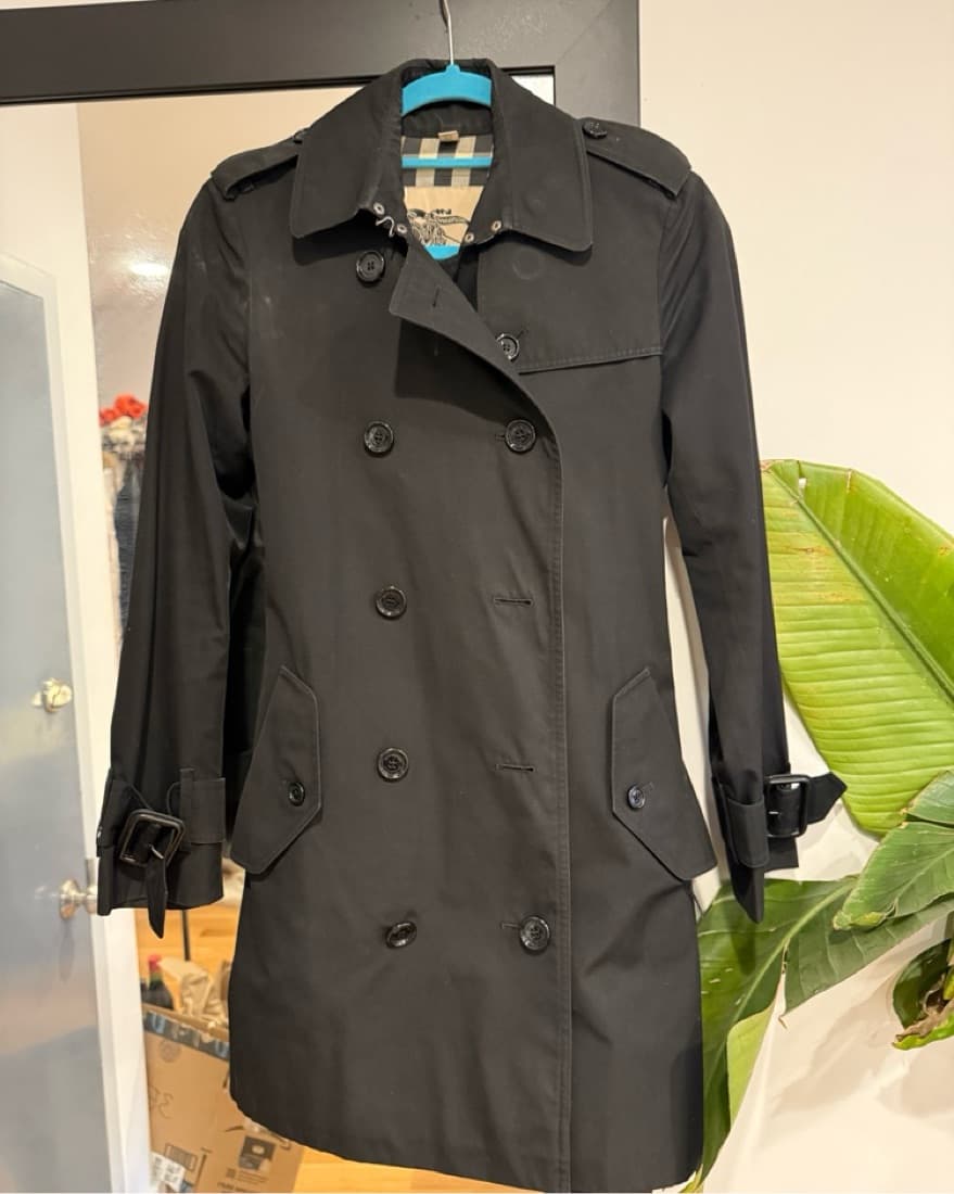 Elegant Burberry Trench Coat - Image 1