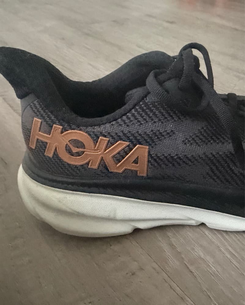 Hokas clifton 9 black Size 6 - Image 2