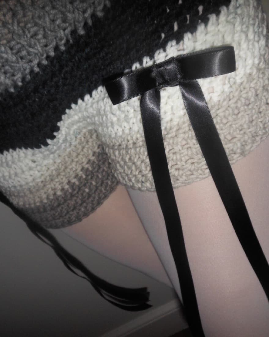 Crochet Bow Shorts - Image 3