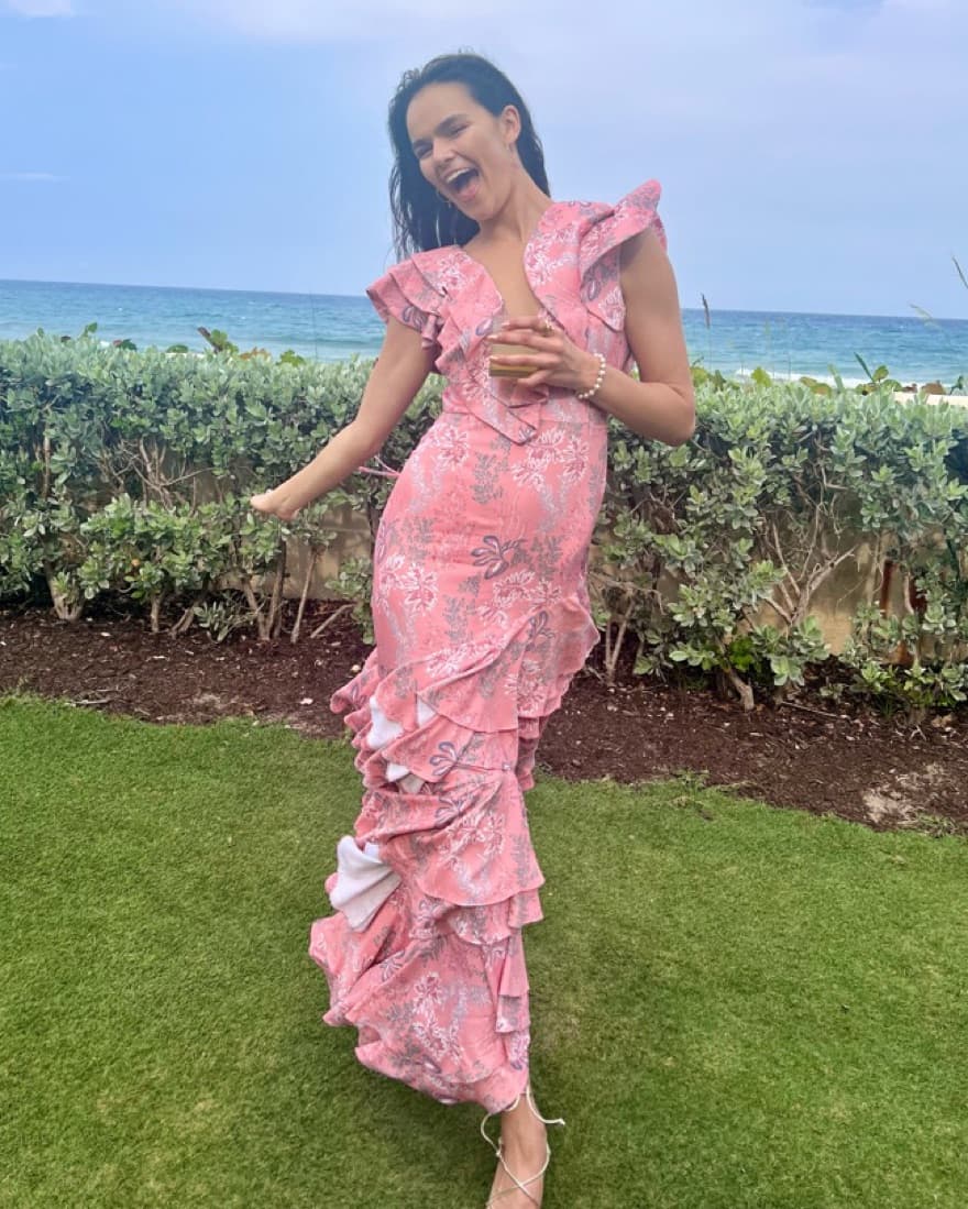 No Pise La Grama Gown in Hojita Coral - Image 6