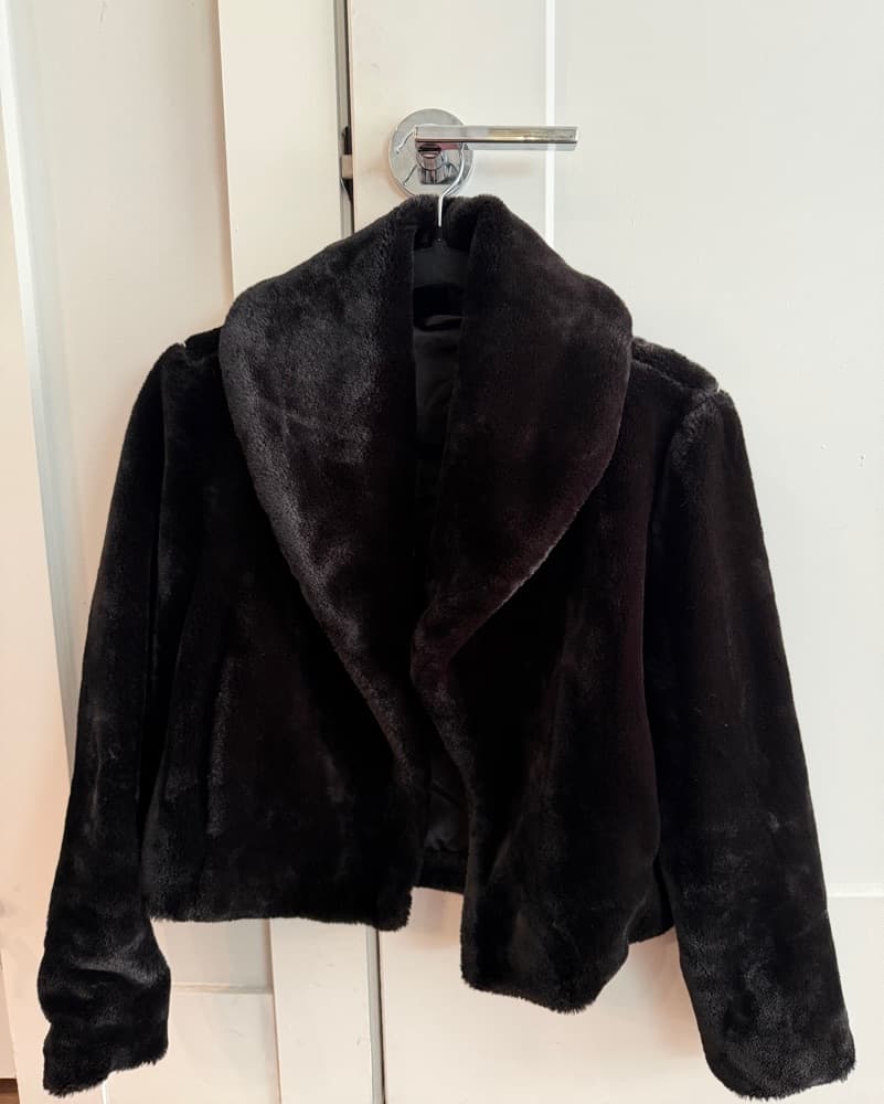 Black Faux Fur Jacket - Image 4