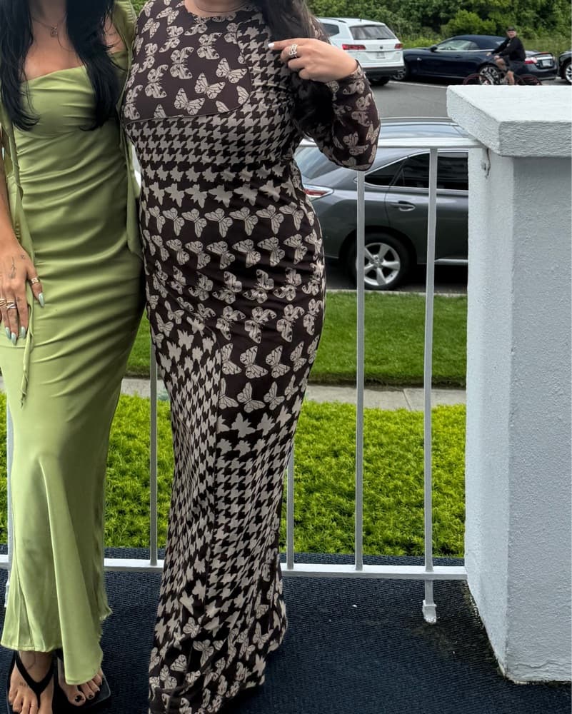 Chic Butterfly Patterned Maxi Dress - Image 2