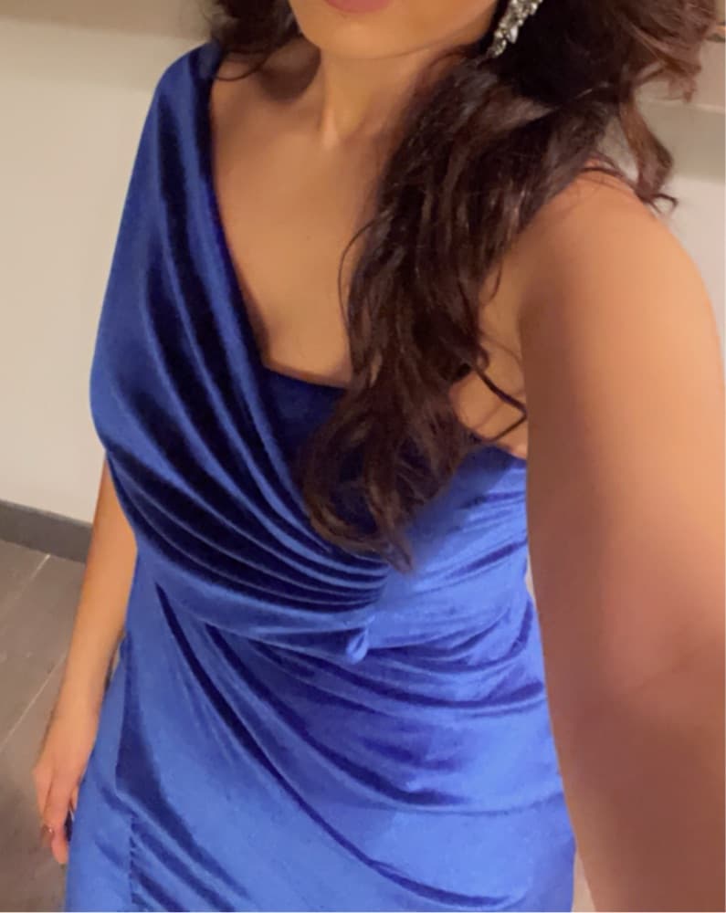Elegant Navy Velvet Gown - Image 1