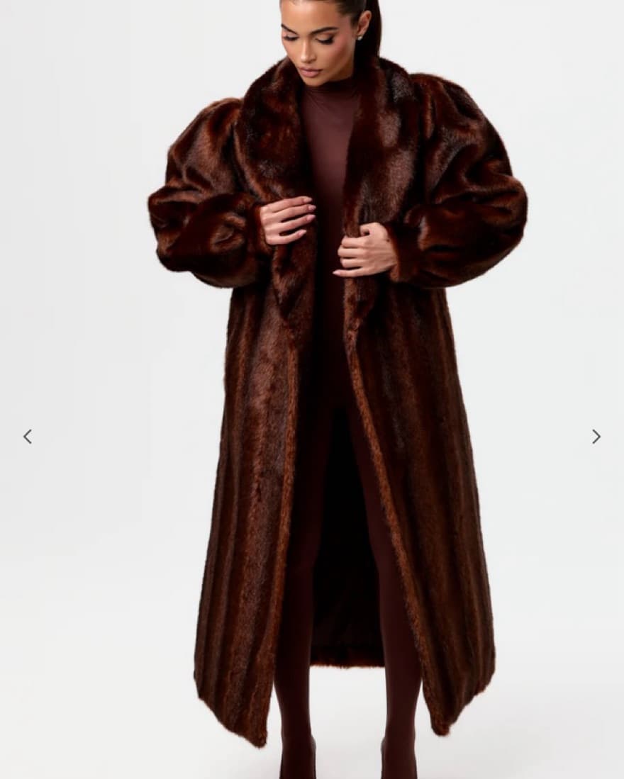 Luxurious Faux Fur Coat - Image 3