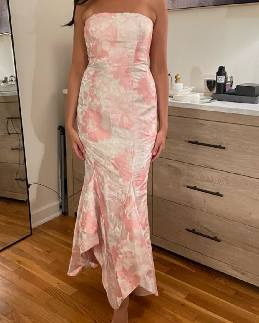 Urgonia Gown Lovers And Friends  - Image 3