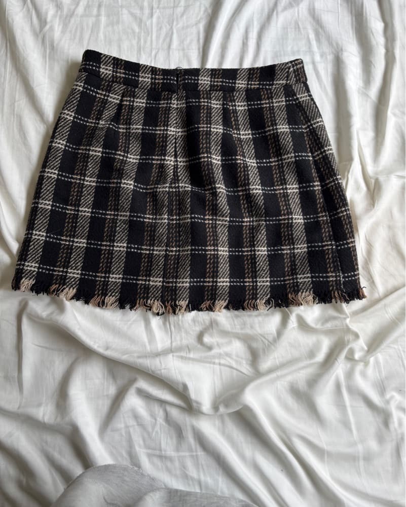 Sophisticated Plaid Mini Skirt - Image 4