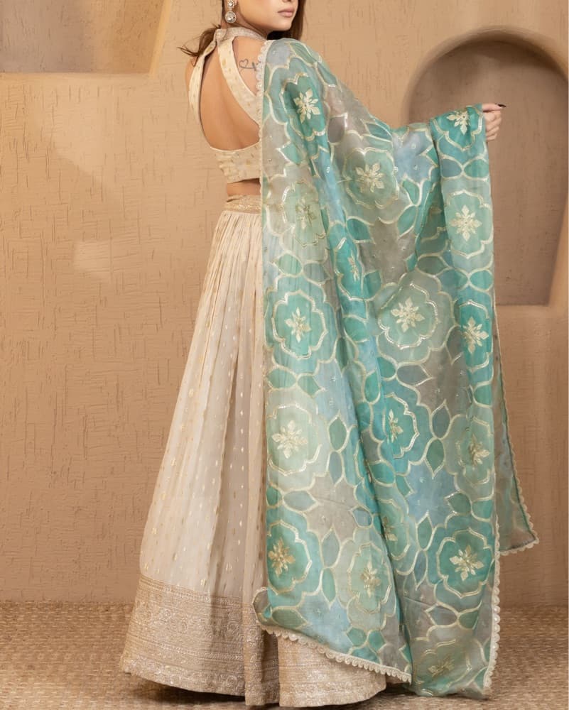 Ivory Gold Lehenga XS-M  | indian wedding - Image 1