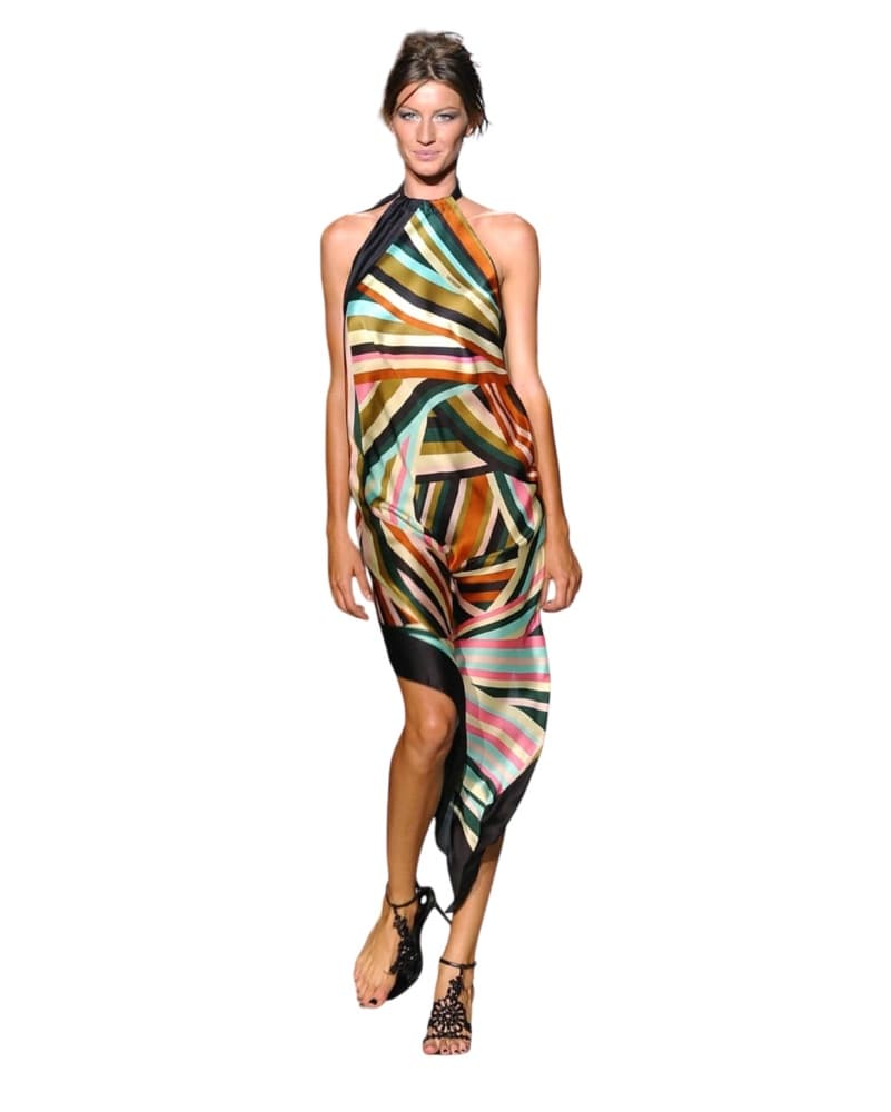 Gisele Bundchen Runway Fashion Show Evnt - Image 3