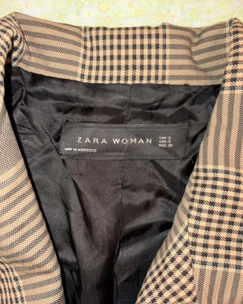 Iconic plaid suit with belt  - Image 6