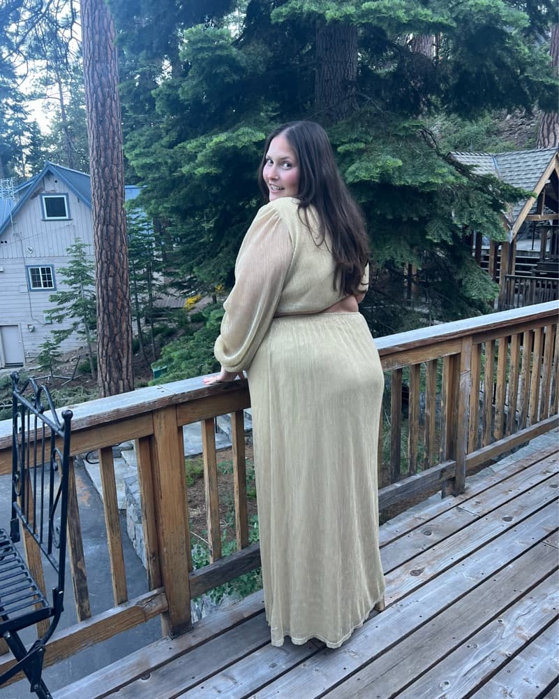 Pretty Lavish Curve Gold Plisse Maxi - Image 2