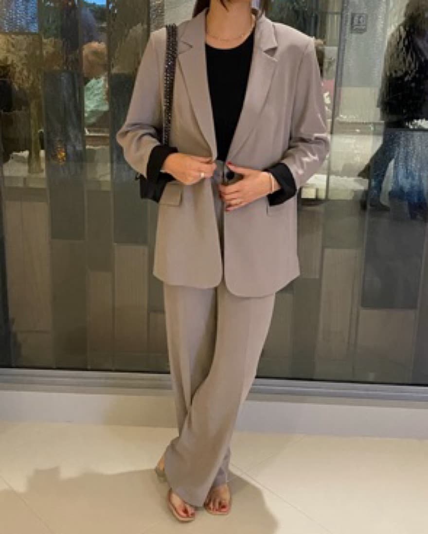 Elegant Gray Suit  - Image 3