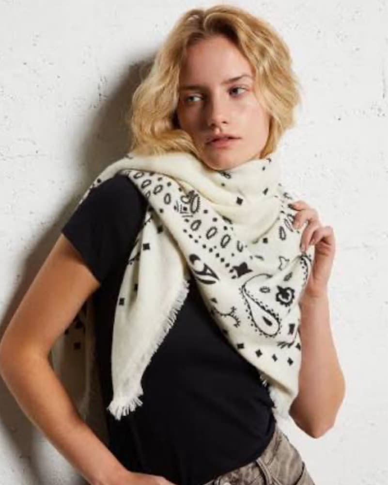 Kujten Large Cashmere Scarf - Image 4