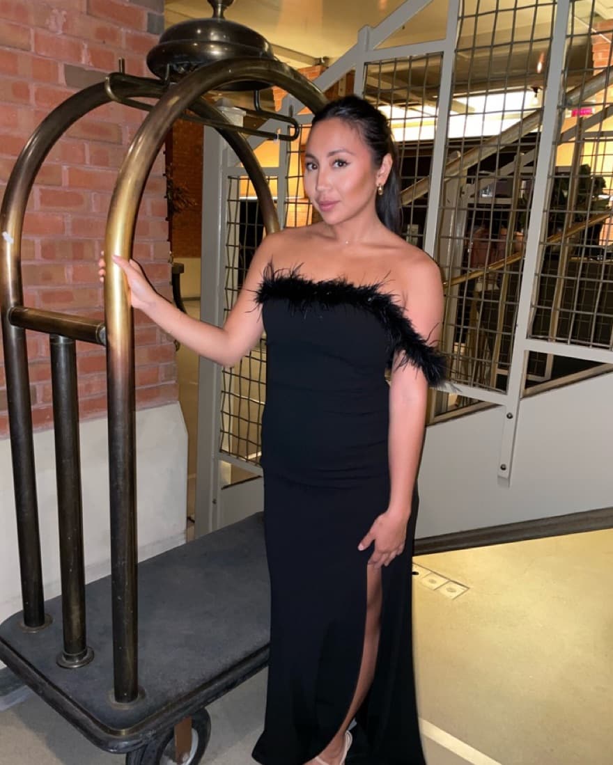 Black Gown w/slit Detachable Feathers - Image 4
