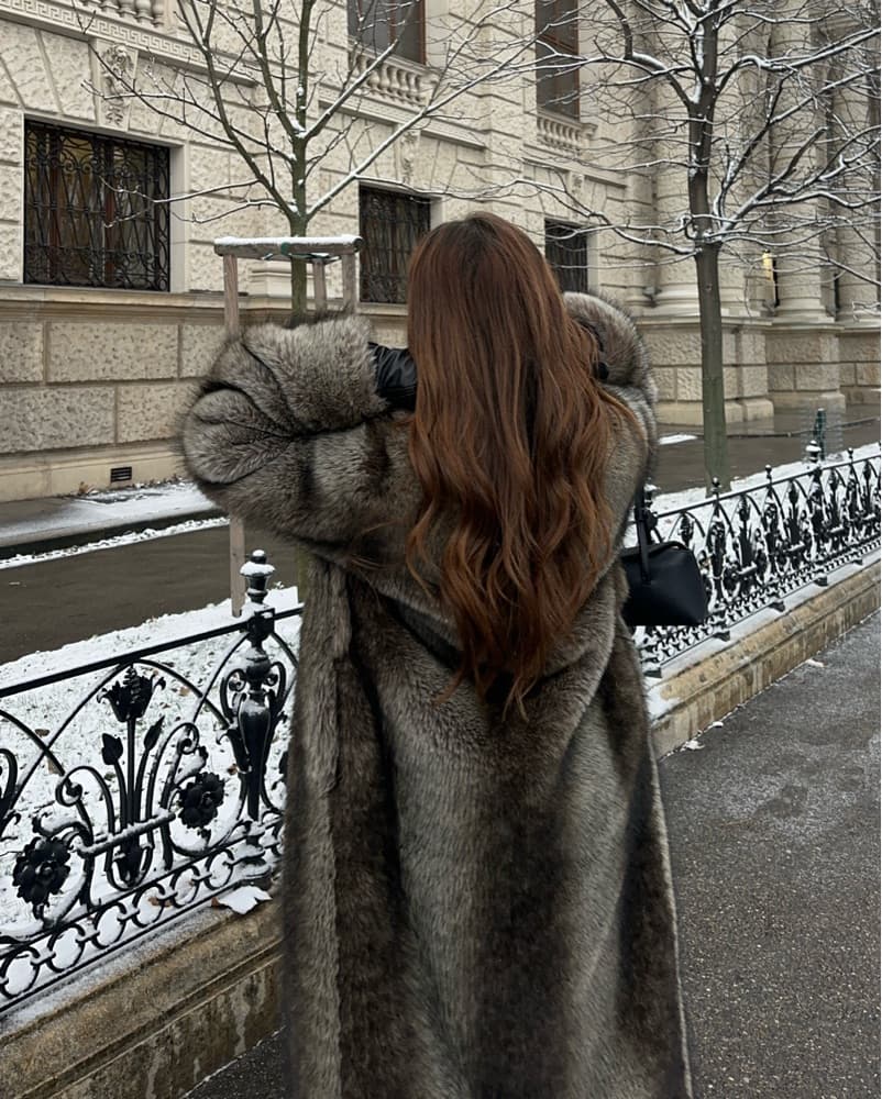 Revolve Faux Fur Coat - Image 4