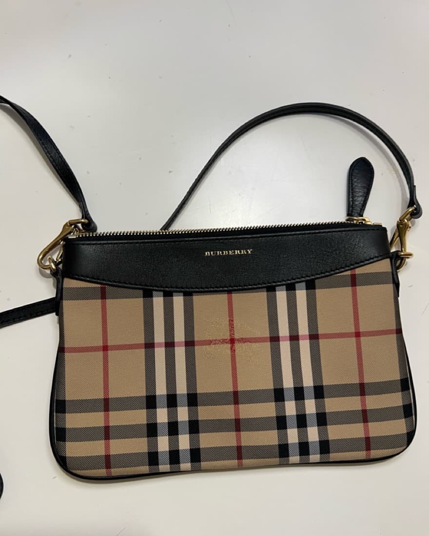Never Used Burberry Peyton Convertible - Image 5