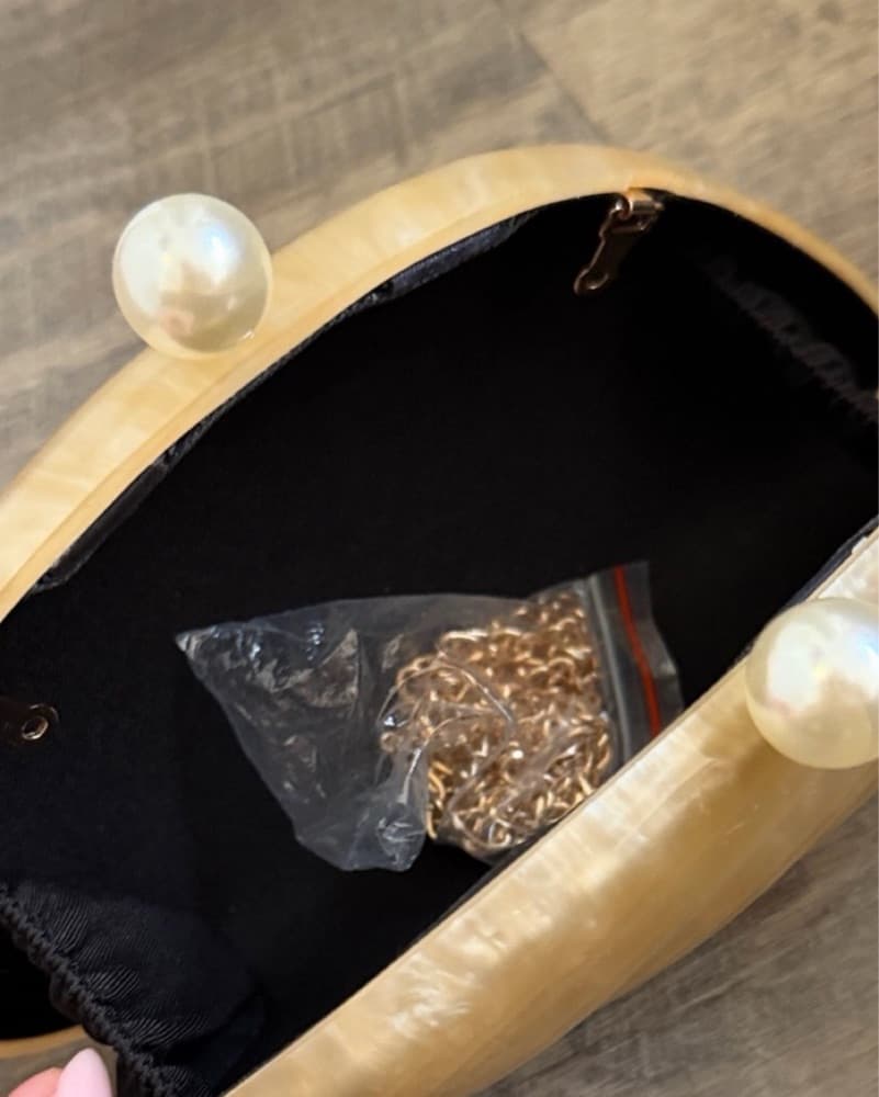 Shell Pearl Oyster Clutch  - Image 3