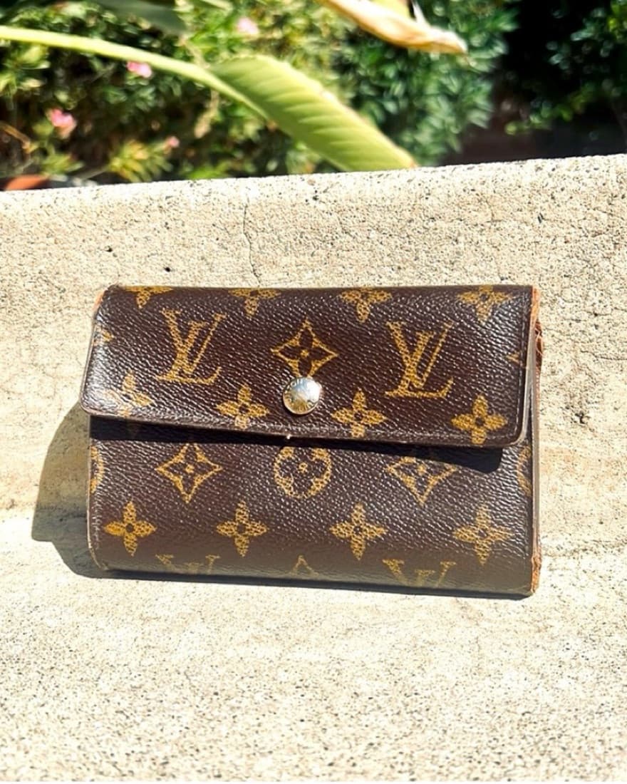 Authentic Stylish Louis Vuitton Wallet - Image 1