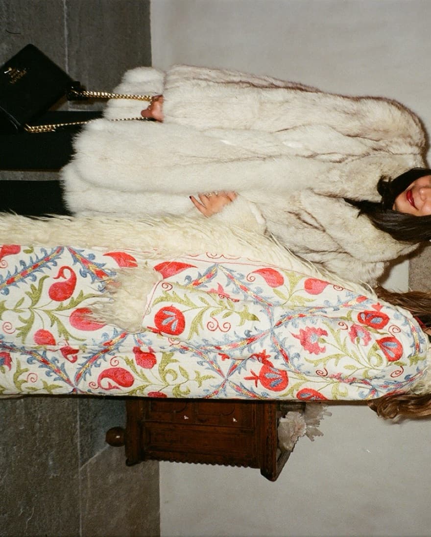 VINTAGE WHITE FOX FUR - Image 2