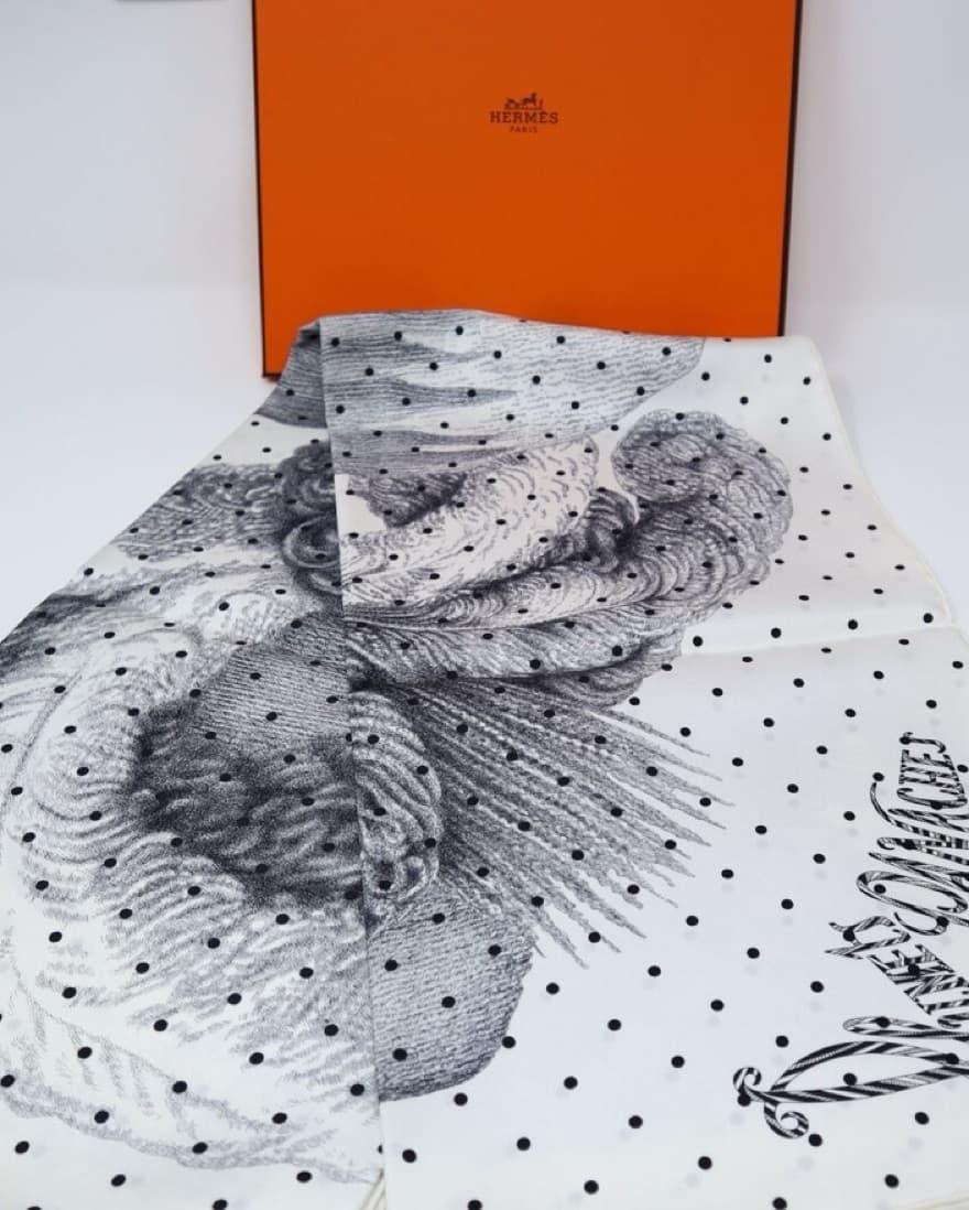 Hermès Silk Scarf 90 cm - Image 5