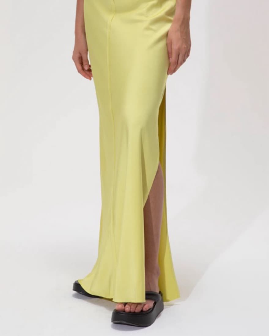 Local European Dress - Image 2