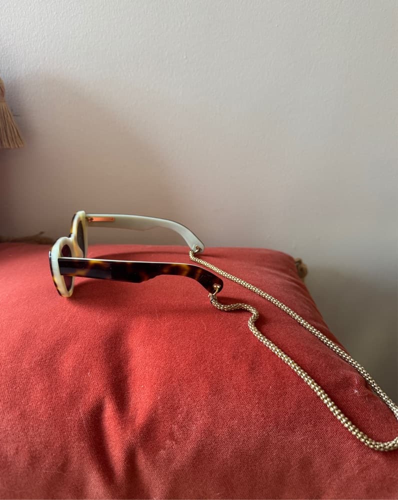 Cat Eye Sunglasses With Gold Chain - Image 4